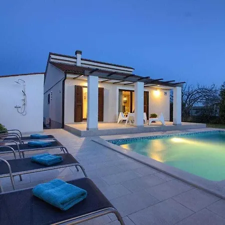 Villa Nina 2km *